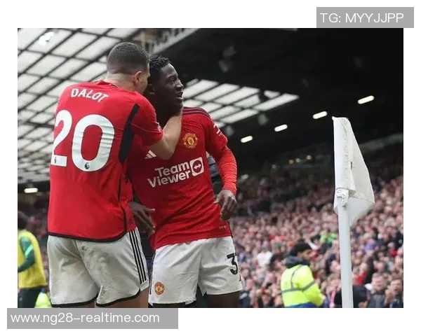 欧联杯激战：利物浦逆转曼联6-2补时争议进球引发全场狂欢